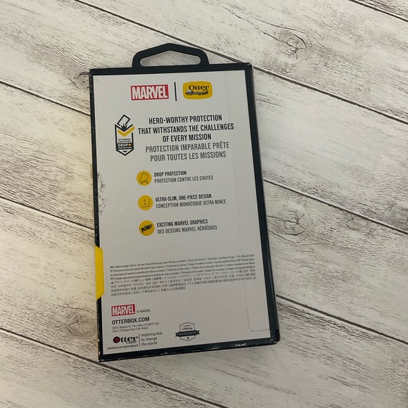 Marvel Avengers IPhone 7/8 Plus Case by Otterbox Slightly Used - Picture 6 of 11